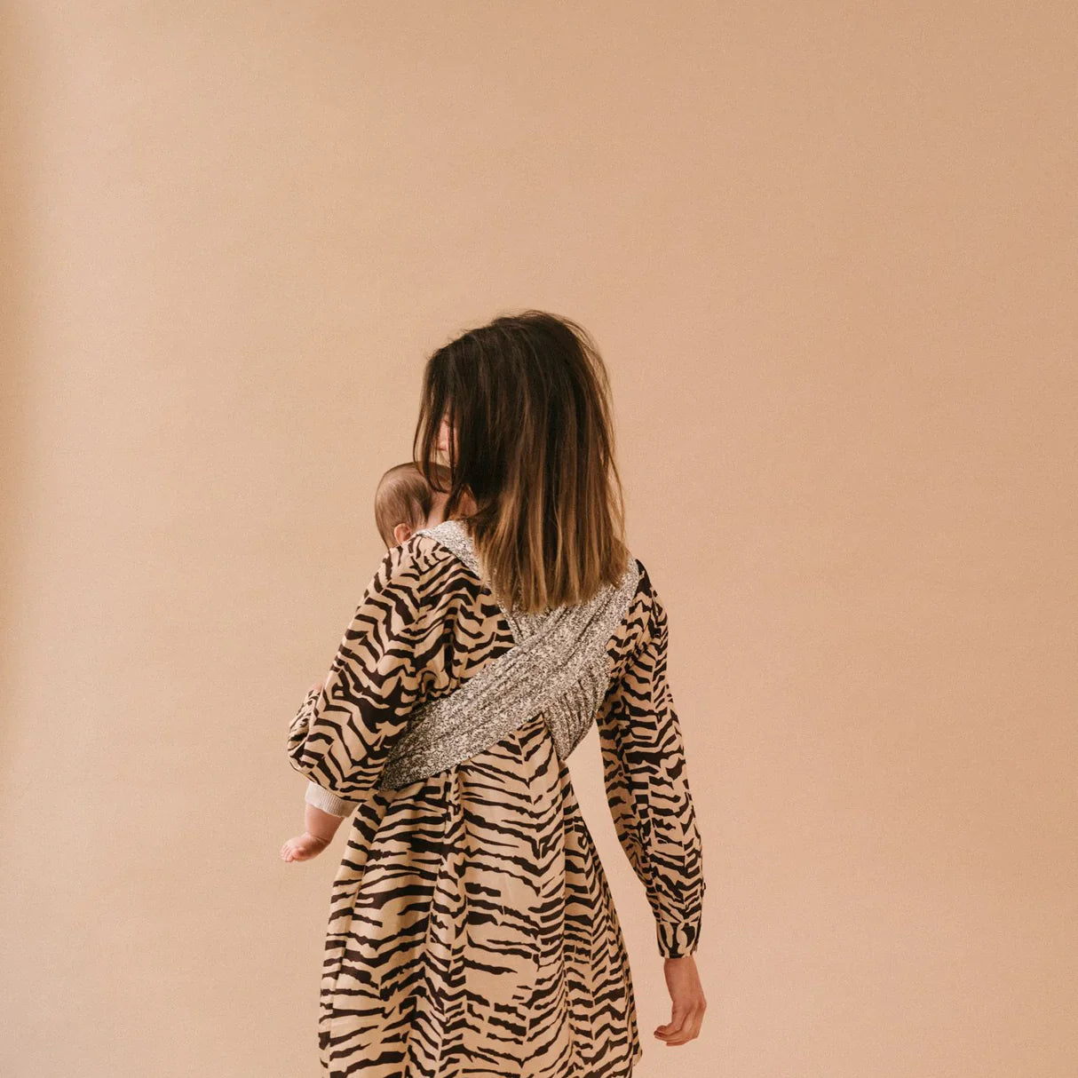 Porte-Bébé Sans Noeud Flow – Lightweight No-Tie Baby Carrier