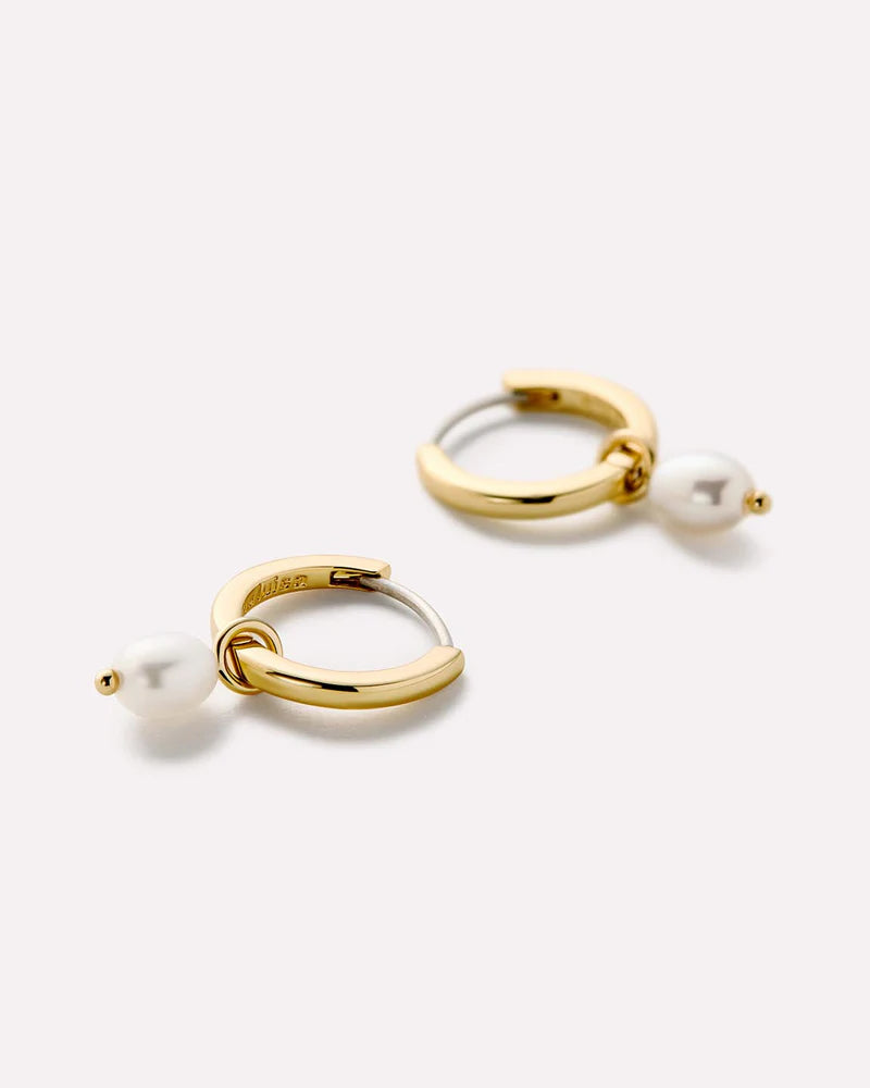 Pearl Huggie Hoops Frida – Elegant Pearl Hoop Earrings