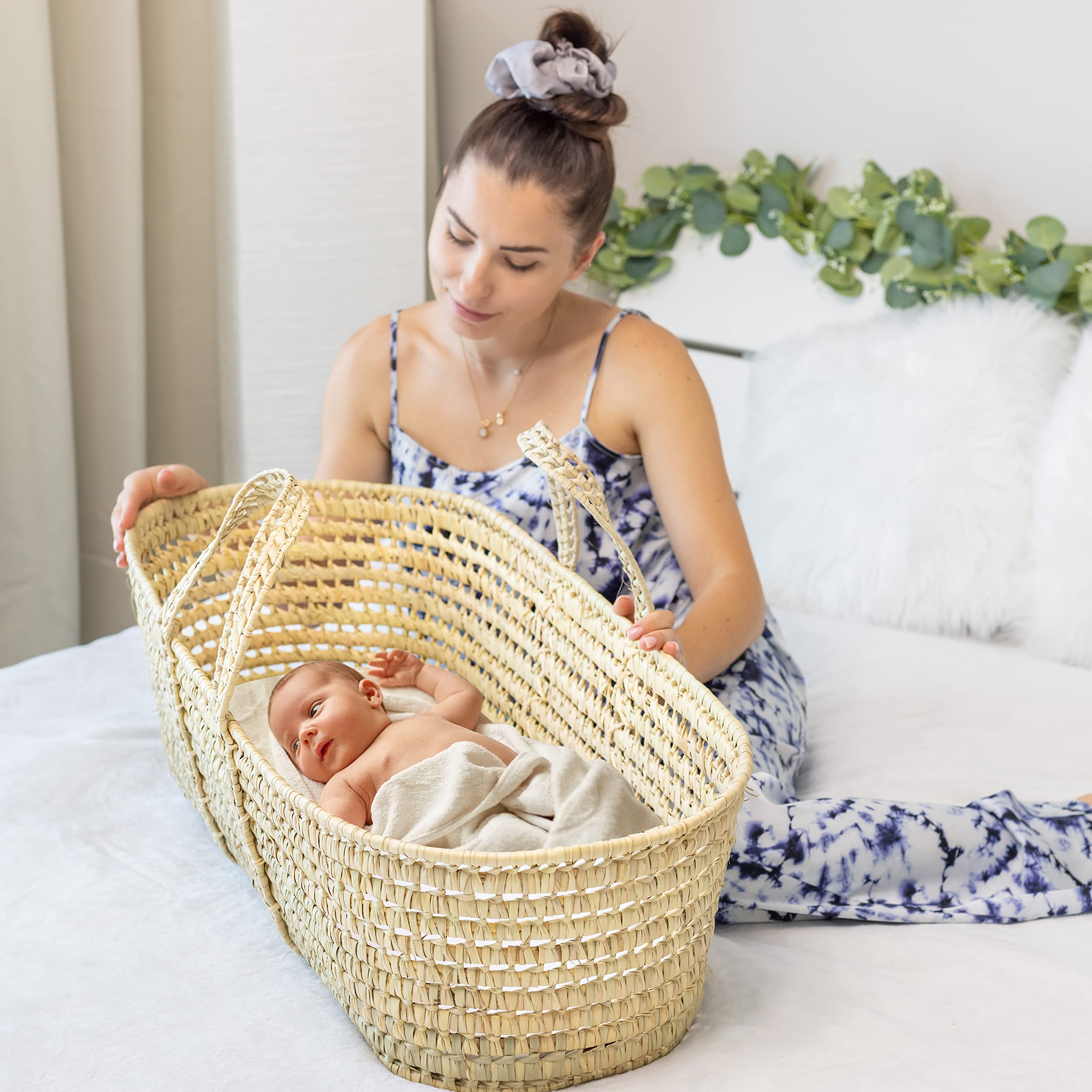 Moses Basket Baby Bassinet – Portable Newborn Sleeping Bed