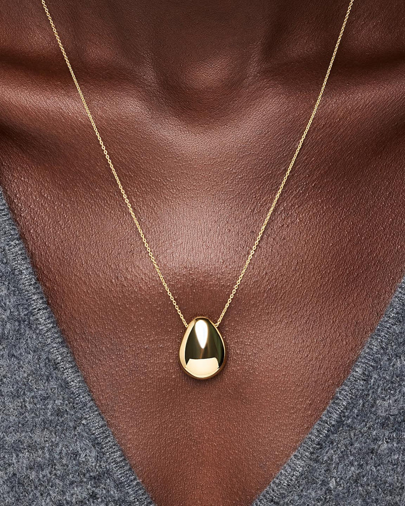 Gold Pendant Necklace Pebble – Elegant Minimalist Jewelry Necklace