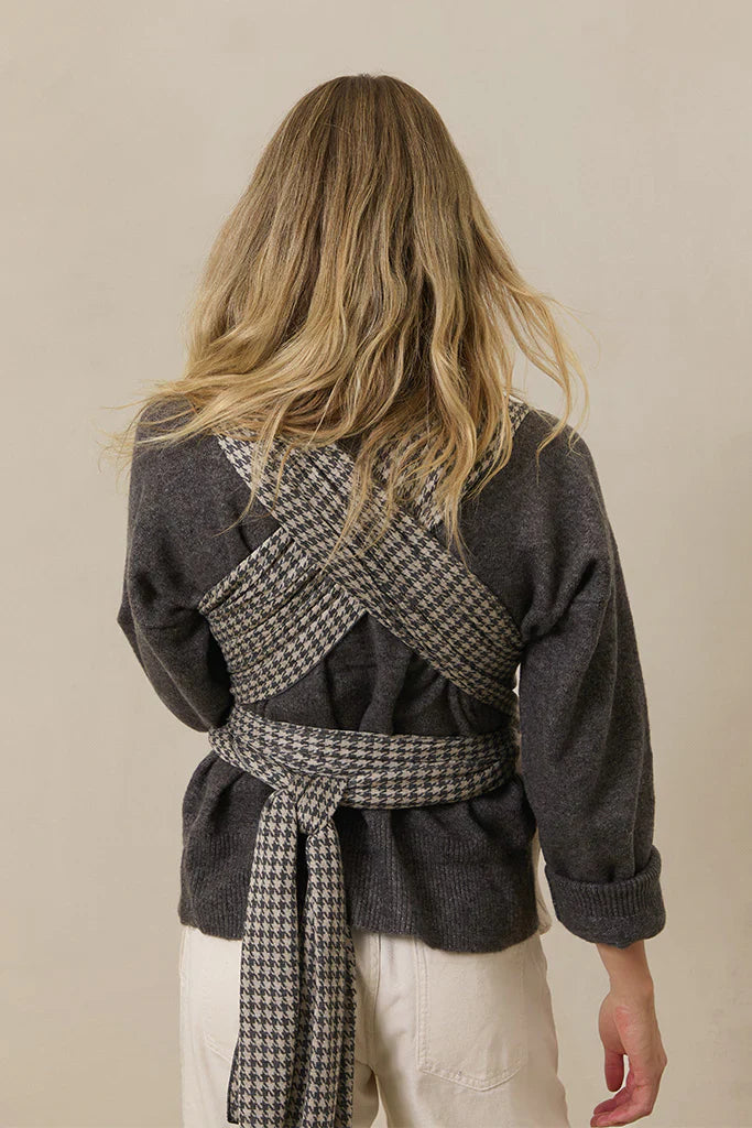 Stormy Houndstooth Wrap – Soft & Breathable Baby Carrier Wrap
